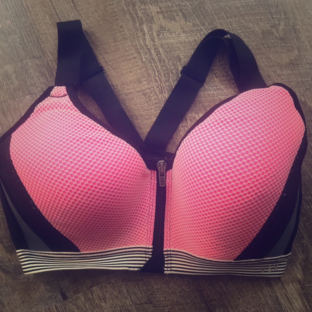 Victoria’s Secret Sports Bra Size 32D